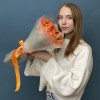 17 оранжевых роз Тропикал Амазон 40 см