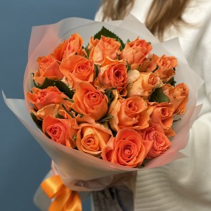 17 оранжевых роз Тропикал Амазон 40 см