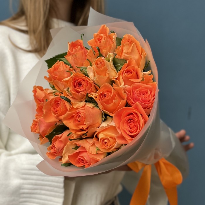 17 оранжевых роз Тропикал Амазон 40 см