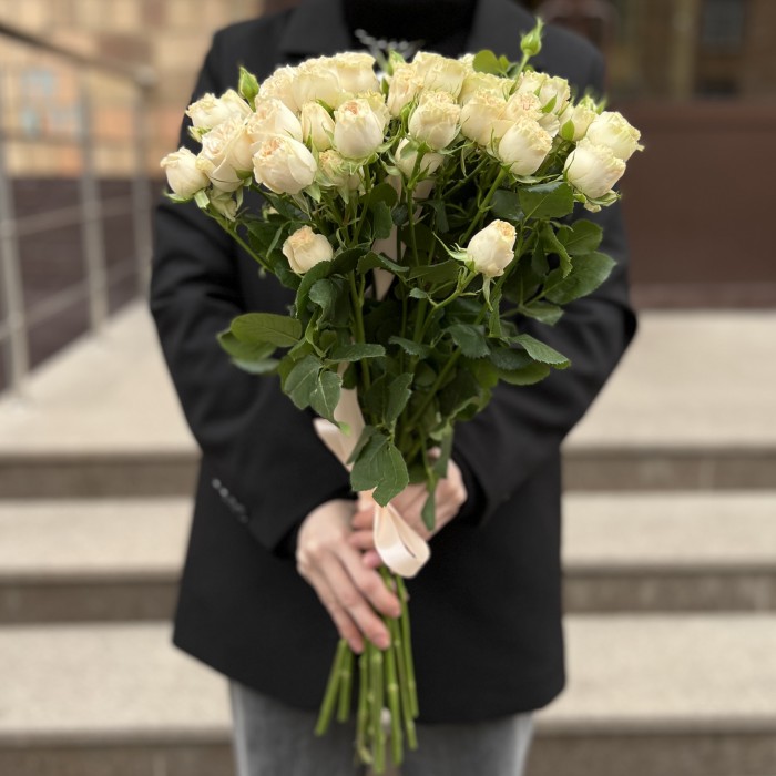 11 кустовых пионовидных роз Саммер- роз 50 см