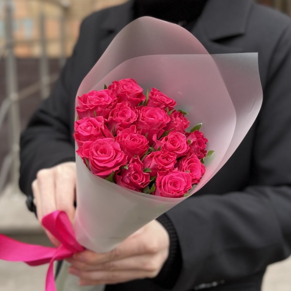 15 малиновых роз Вайлд Калипсо