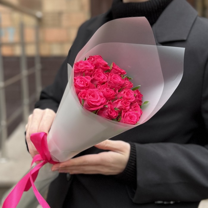 15 малиновых роз Вайлд Калипсо