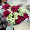 7 малиновых роз Пинк Флойд с хризантемой