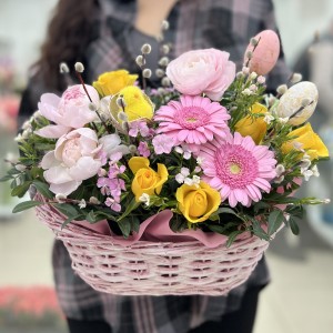 Пасхальная композиция с пионами