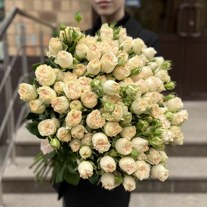 25 кустовых пионовидных роз Саммер-роз 50 см