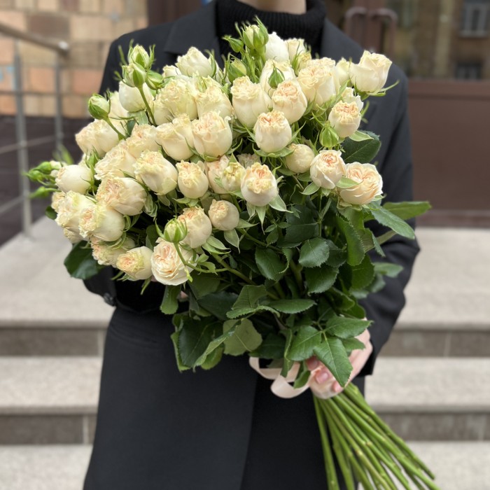 25 кустовых пионовидных роз Саммер-роз 50 см