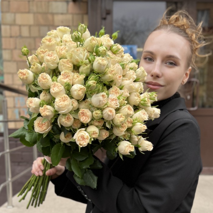 25 кустовых пионовидных роз Саммер-роз 50 см