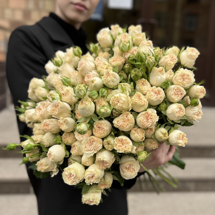 25 кустовых пионовидных роз Саммер-роз 50 см