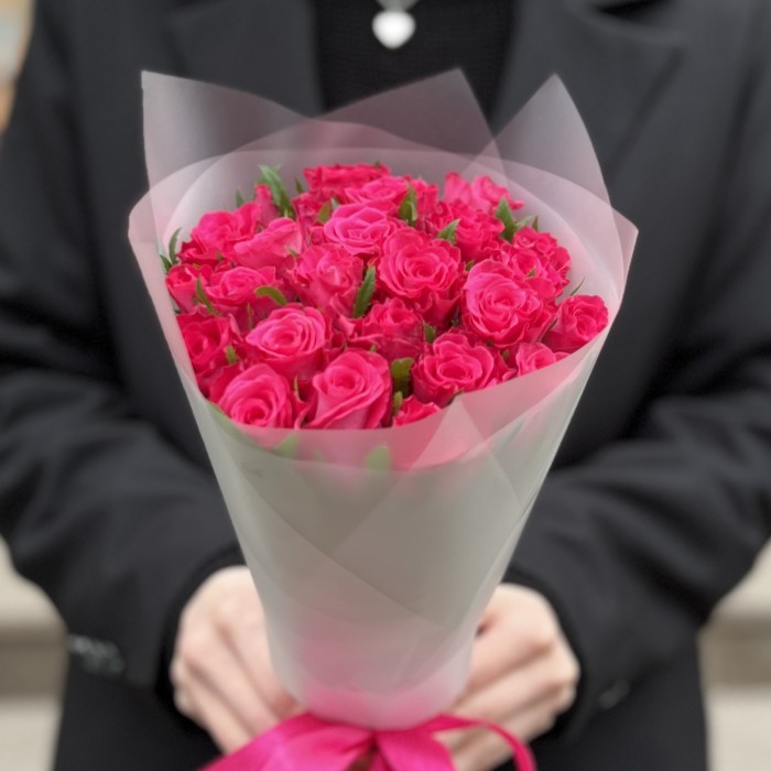 25 малиновых роз Вайлд Калипсо