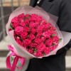 45 малиновых роз Вайлд Калипсо