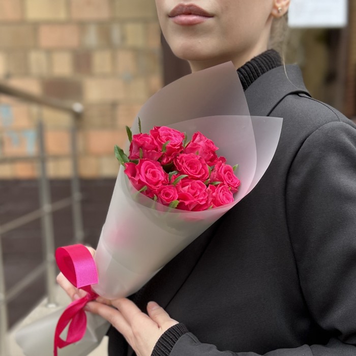 9 малиновых роз Вайлд Калипсо