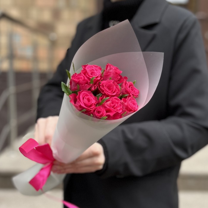 9 малиновых роз Вайлд Калипсо