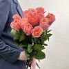 15 Кораллово-розовых роз Суперстейшн 50 см