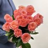 15 Кораллово-розовых роз Суперстейшн 50 см