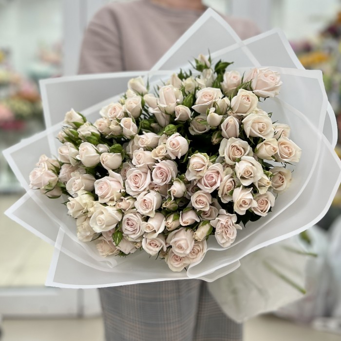 21 кустовая роза Роял Порцелина 70 см