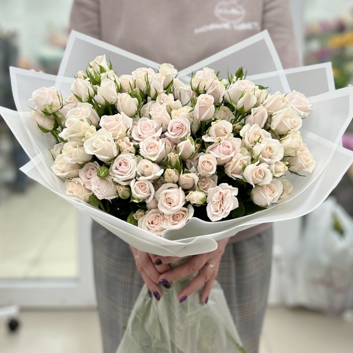 21 кустовая роза Роял Порцелина 70 см