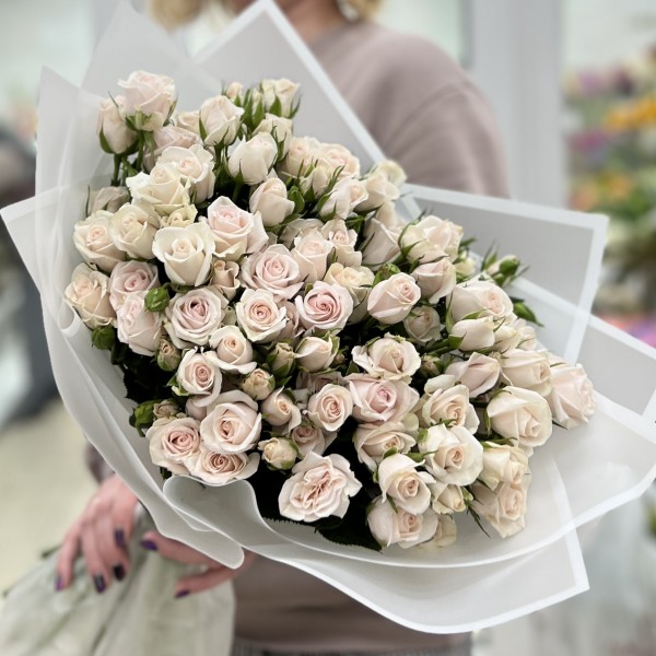 21 кустовая роза Роял Порцелина 70 см