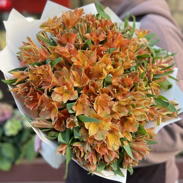 Букет из 29 оранжевых альстромерий