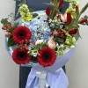 Сборный букет на 1 сентября с красными гермини