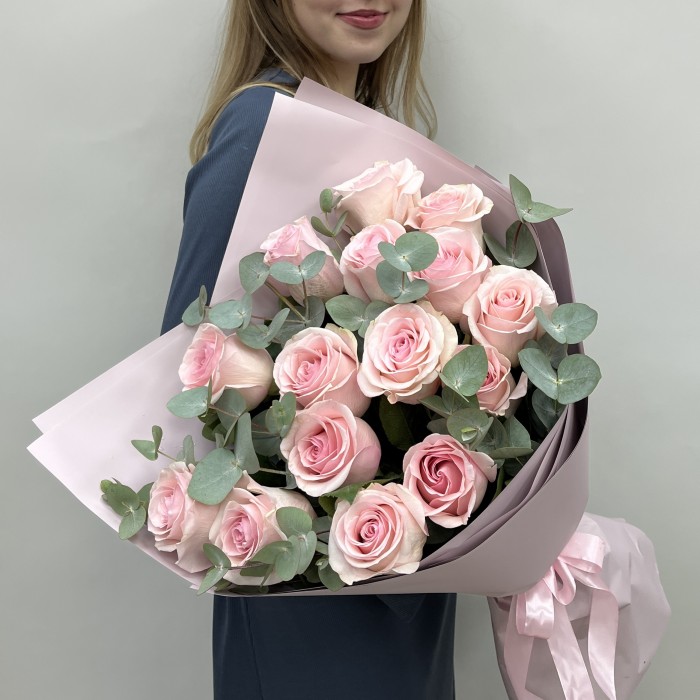 15 розовых роз Новия 60 см