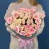15 кустовых кремово-розовых роз Гуд Муд 40 см