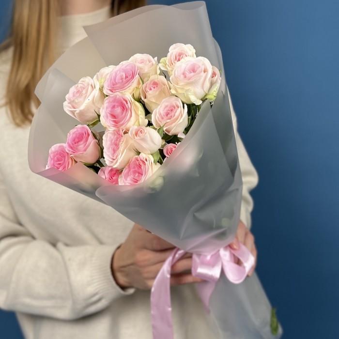 5 кустовых роз Гуд Муд 40 см