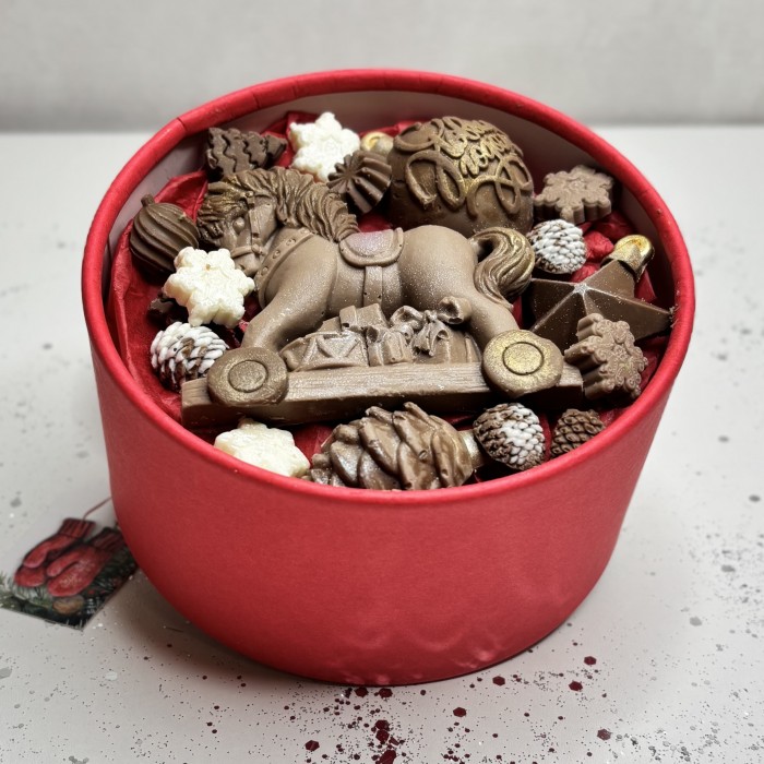 Новогодний набор из шоколада ручной работы Сказочный день