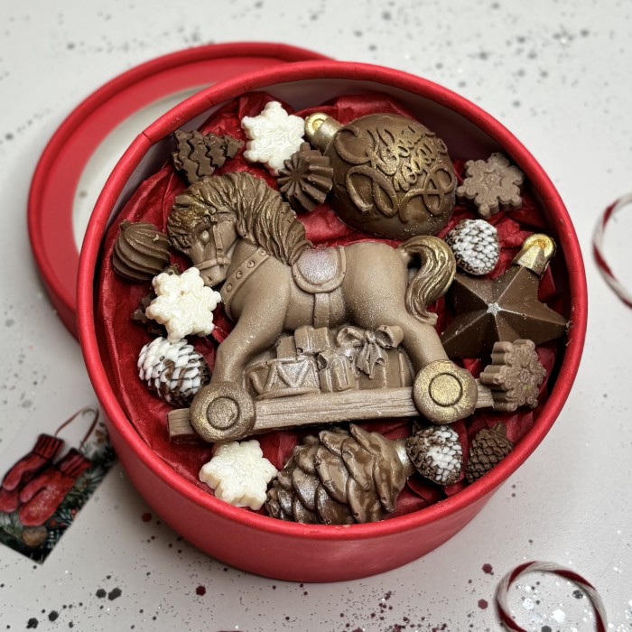 Новогодний набор из шоколада ручной работы Сказочный день