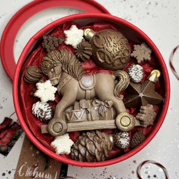 Новогодний набор из шоколада ручной работы Сказочный день