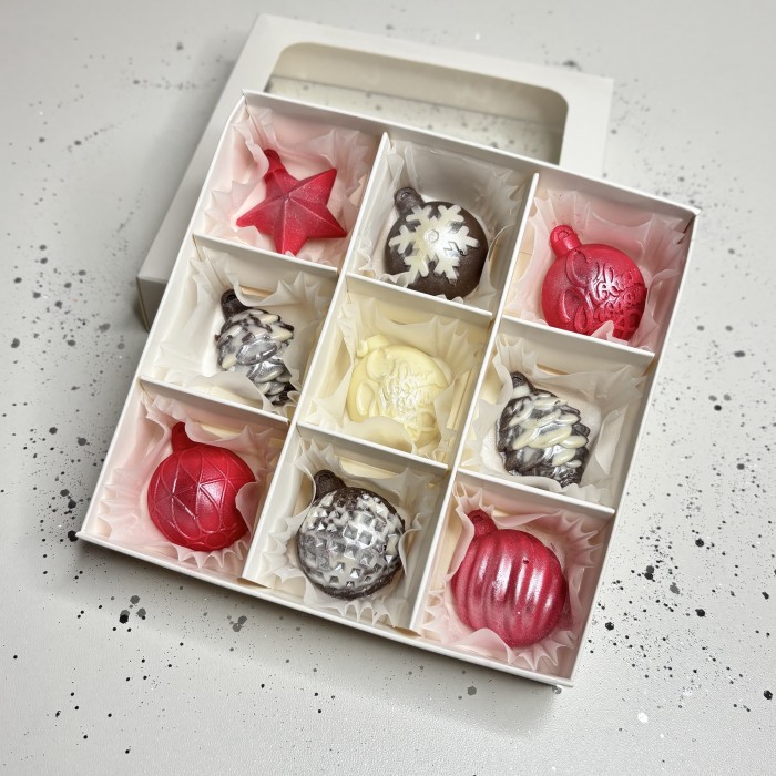 Новогодний набор из шоколада ручной работы Елочные украшения 9шт