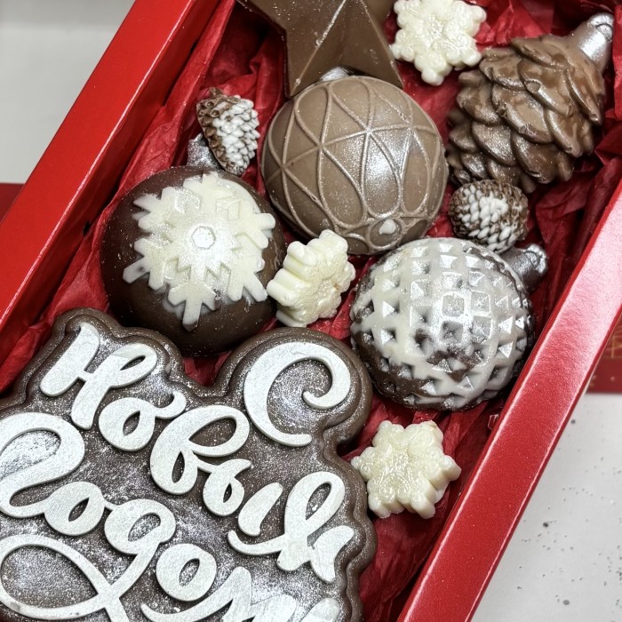 Новогодний набор из шоколада ручной работы С Новым годом