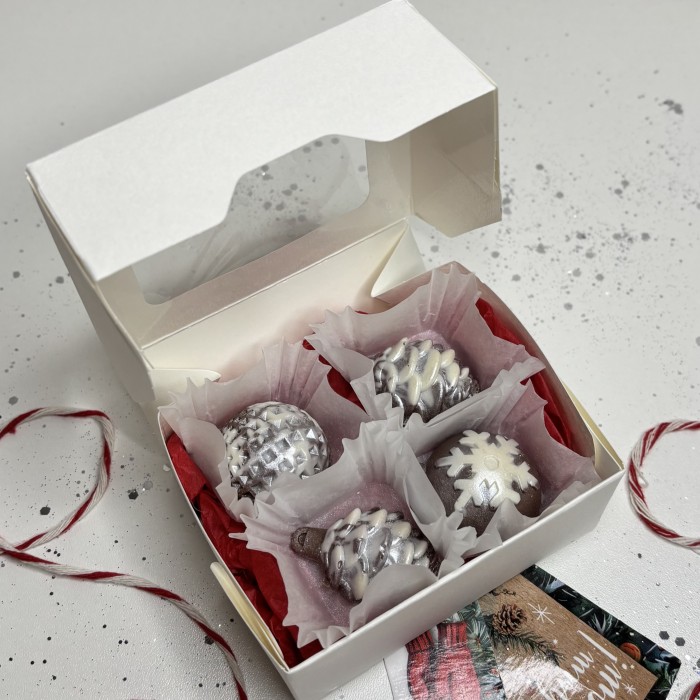 Новогодний набор из шоколада ручной работы серебряный фейерверк