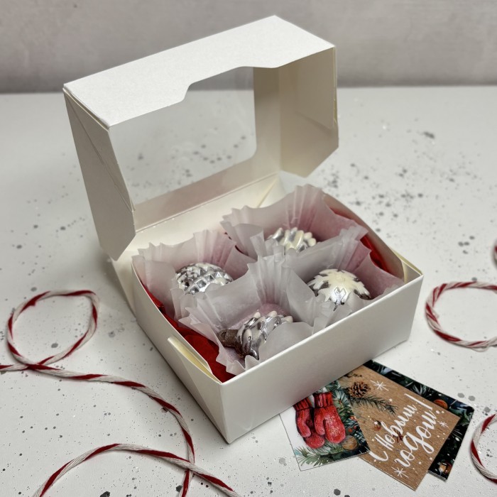 Новогодний набор из шоколада ручной работы серебряный фейерверк