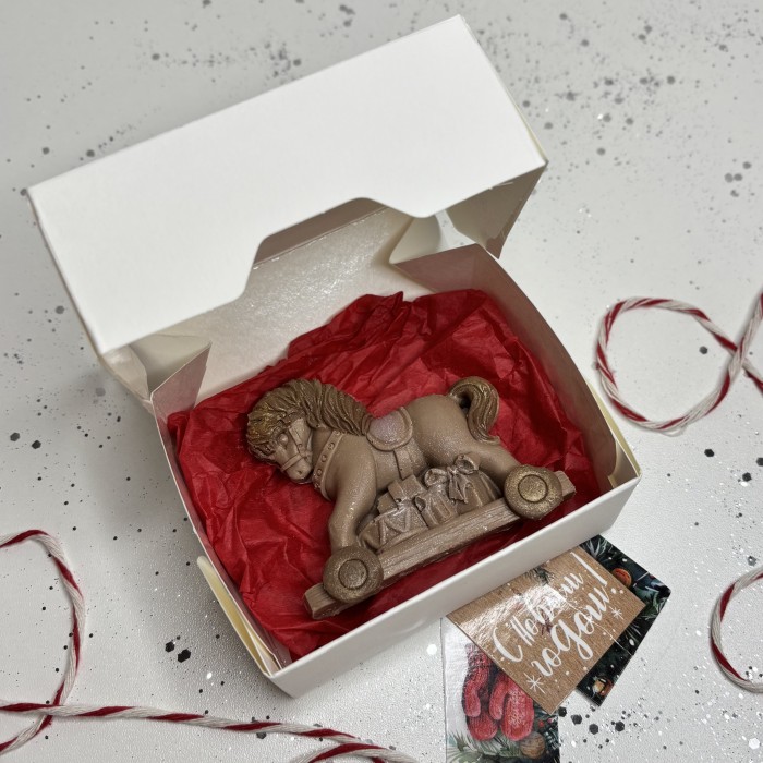 Новогодняя шоколадка ручной работы лошадка