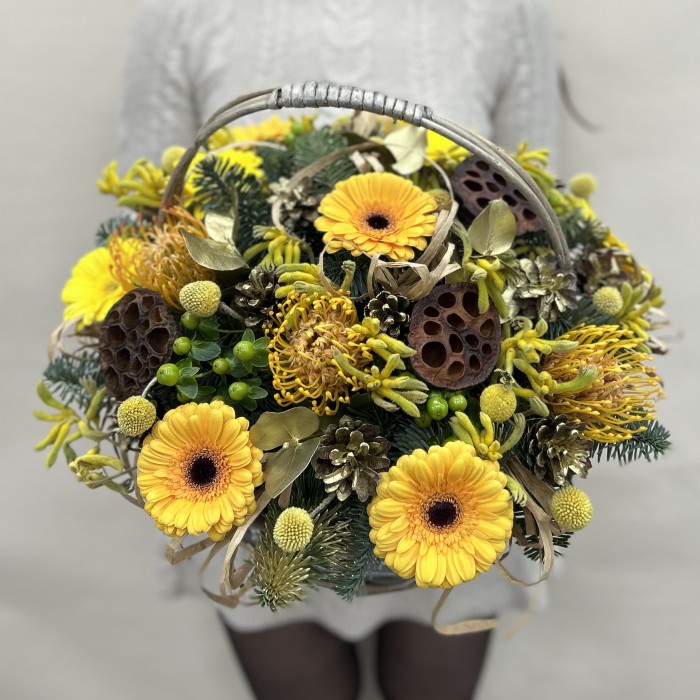 Сборная корзина с герберами