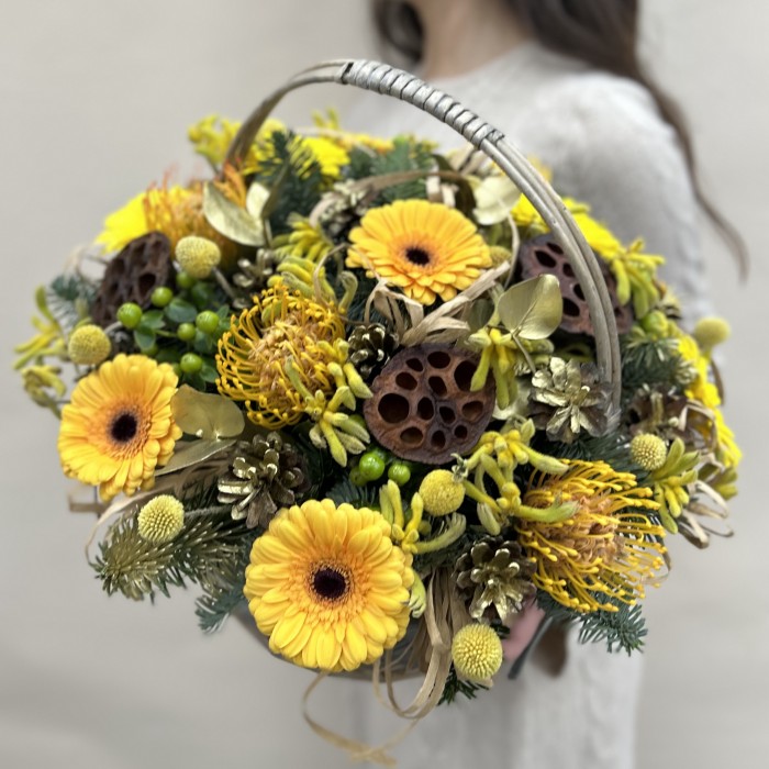 Сборная корзина с герберами