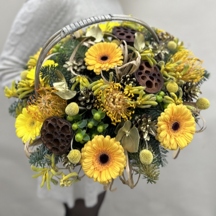 Сборная корзина с герберами