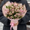 11 розовых альстромерий