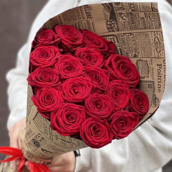 17 красных роз 60 см