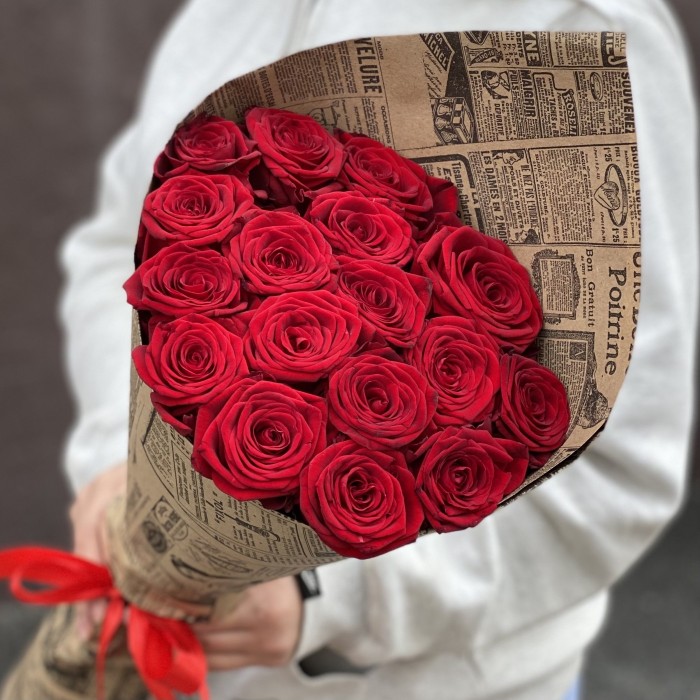 17 красных роз 60 см