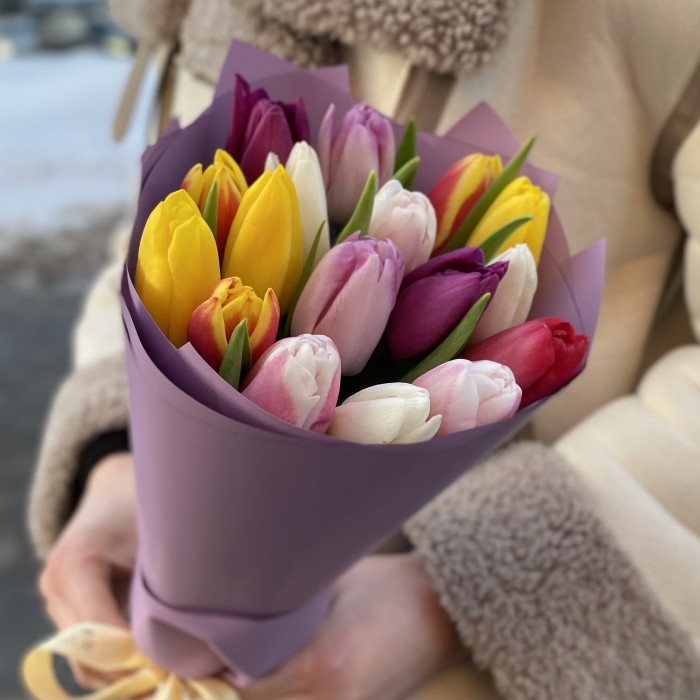 17 тюльпанов микс в упаковке