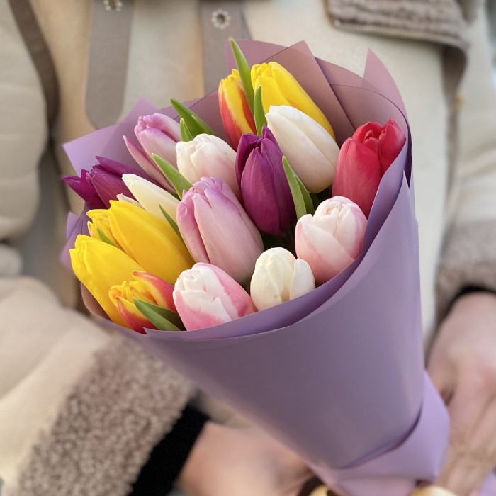 17 тюльпанов микс в упаковке