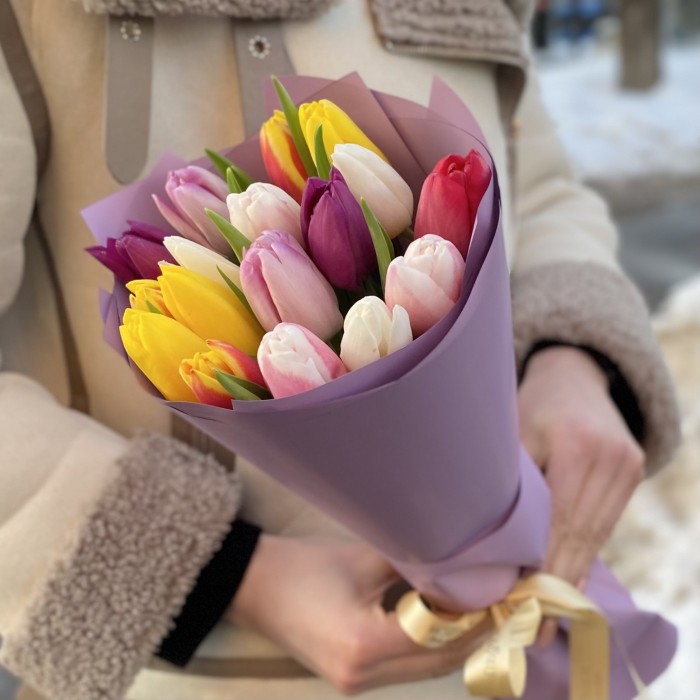 17 тюльпанов микс в упаковке