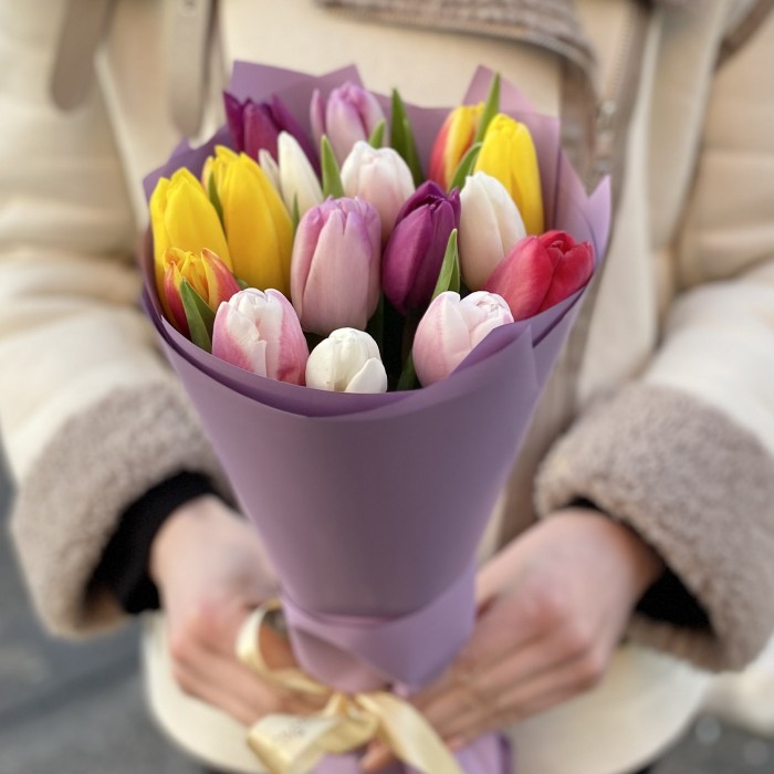 17 тюльпанов микс в упаковке