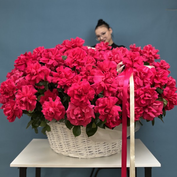 151 малиновая французская Роза  Пинк Флойд в корзине
