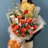 Влюбленный мишка с розами и шоколадом