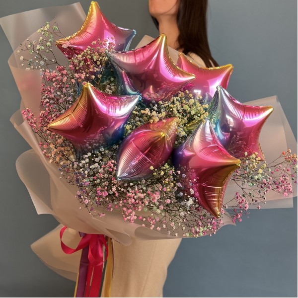 Букет с радужной гипсофилой и шариками