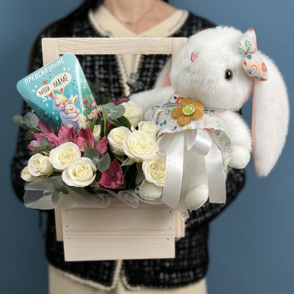 Композиция Зайчик с цветами в деревянном кашпо