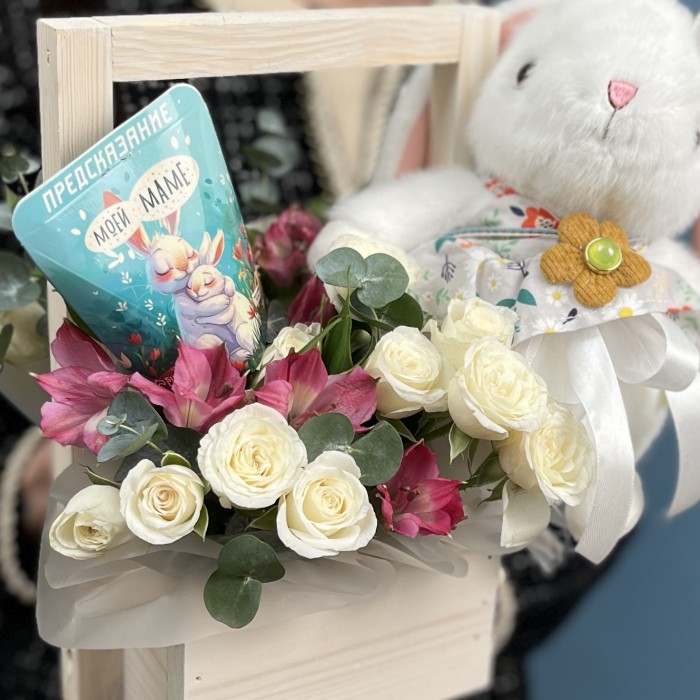 Композиция Зайчик с цветами в деревянном кашпо