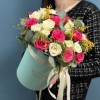 Композиция из роз и мимозы Весна